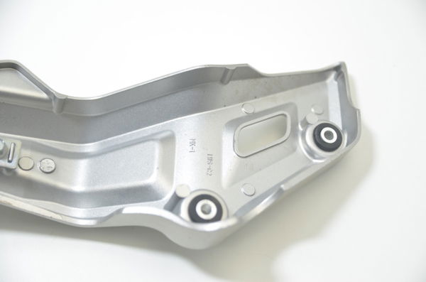 Acabamento Suporte Motor Direito Yamaha Mt07 Mt 07 Mt-07
