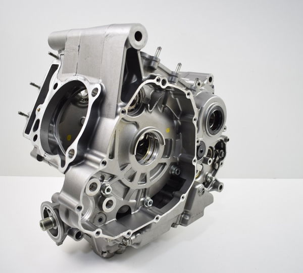 Bloco Carcaça Motor Suzuki V-strom Dl 1000 14-19 Nfe (par)