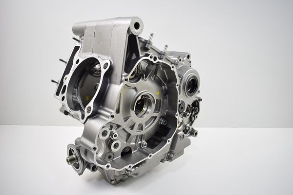 Bloco Carcaça Motor Suzuki V-strom Dl 1000 14-19 Nfe (par)