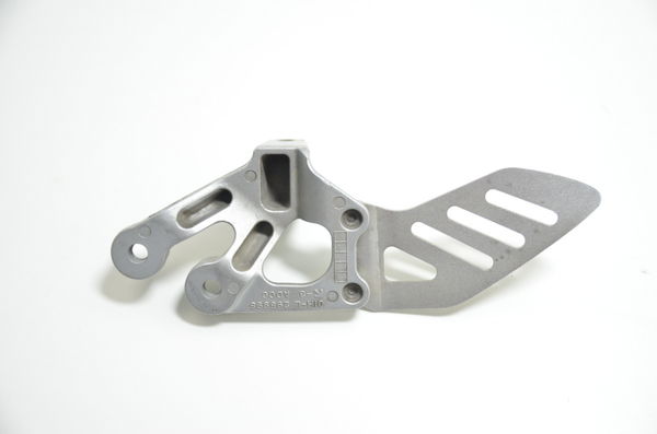 Suporte Pedaleira Dianteira Esquerda Srad 750 11-14 Original