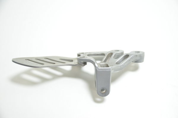 Suporte Pedaleira Dianteira Esquerda Srad 750 11-14 Original