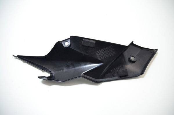 Carenagem Lateral Esquerda Suzuki Gsr 750 Gsr750 14-16 Orig