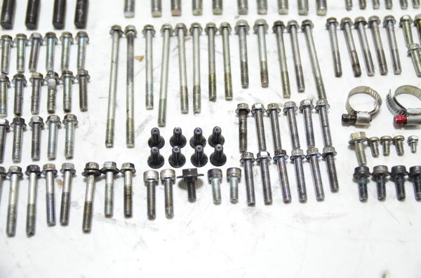 Kit Parafusos Motor Suzuki Gsr 750 Gsr750 14-16 Original