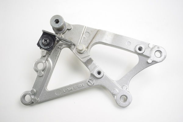 Suporte Pedaleira Bacalhau Dianteiro Direito Yamaha R1 09-15