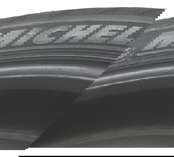 Pneu C/ Remendo Michelin 140/70-17