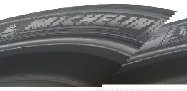Pneu C/ Remendo Michelin 140/70-17
