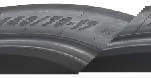 Pneu C/ Remendo Michelin 140/70-17