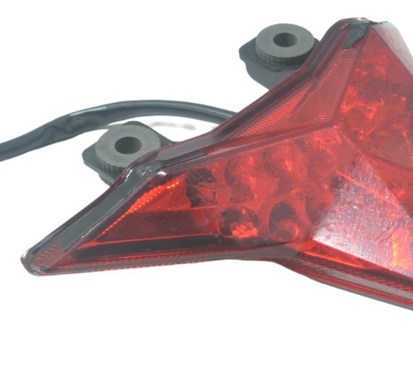Lanterna Traseira C/ Detalhes Kawasaki Z 1000 15-22 Original Vermelho