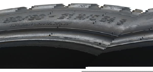Pneu C/ Detalhes Metzeler Tourance 90/90-21