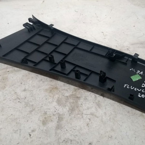 Moldura Coluna Lado Direito Renault Fluence 2014