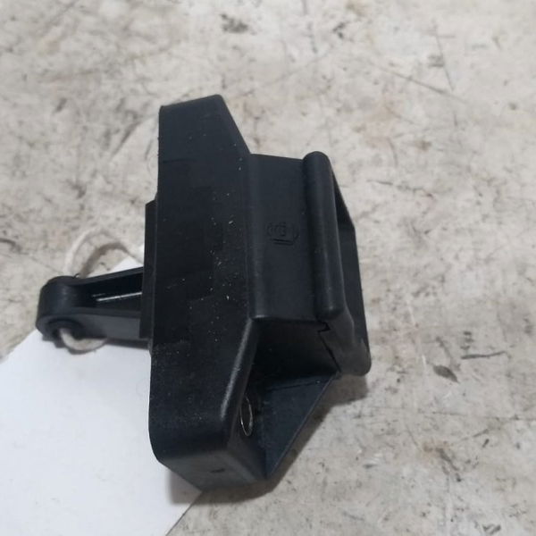 Trinco Capo Traseiro Renault Sandero 2012