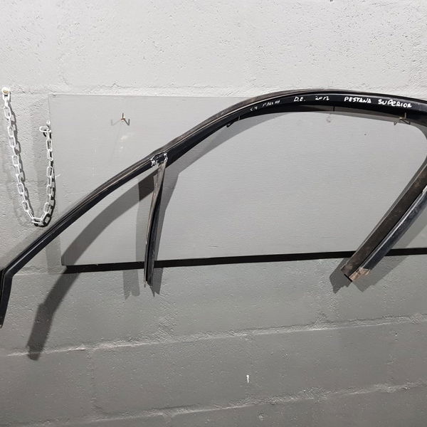 Canaleta De Porta Dianteira Esquerda C4 Pallas Com Avaria