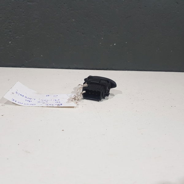 Acabamento Para Lama D.e. Citroen C8 2004 Com Avaria