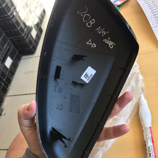 Capa Retrovisor Dianteiro Direito Peugeot 208 Até 2016