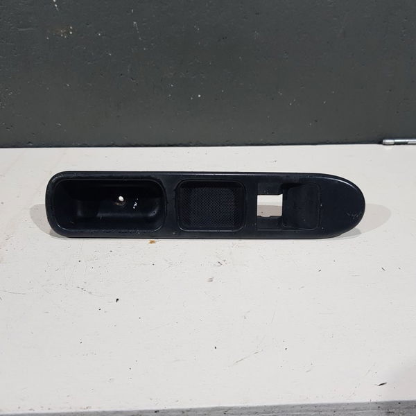 Moldura Acabamento Botão Vidro Dianteiro Direito Peugeot 307