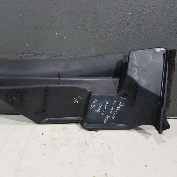 Acabamento Defletor Para Brisa Dianteiro Direito Kangoo 2001
