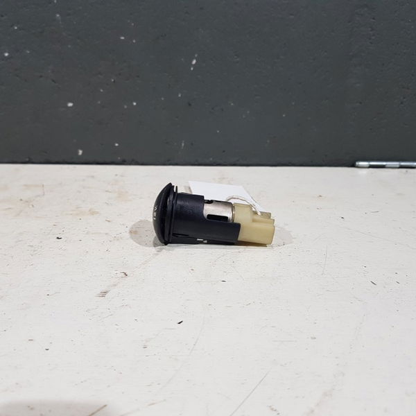 Tomada 12 Volts Citroen C4 Hatch 2010