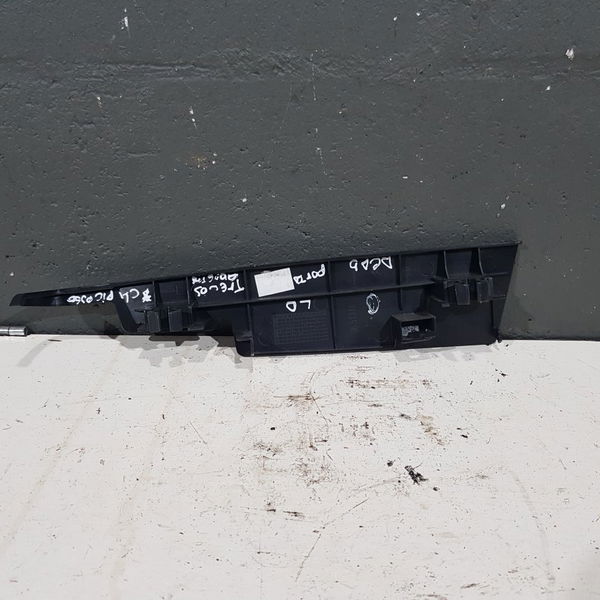 Acabamento Porta Treco Lado Direito Citroen C4 Picasso
