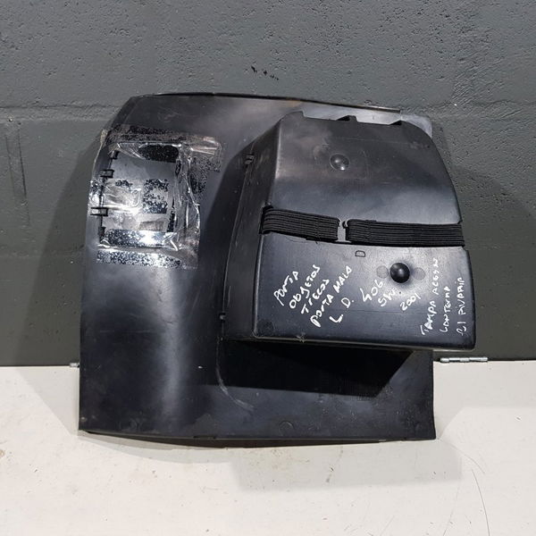 Acabamento Porta Treco Lado Direito Mala Peugeot 406 2001