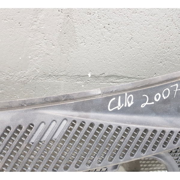 Churrasqueira Lado Direito Renault Clio 2007 Com Detalhes