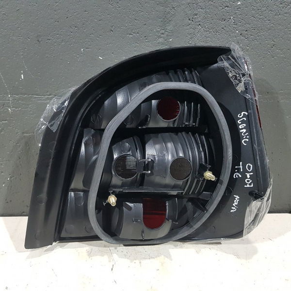 Lanterna Traseira Esquerda Renault Scenic 2001 2007