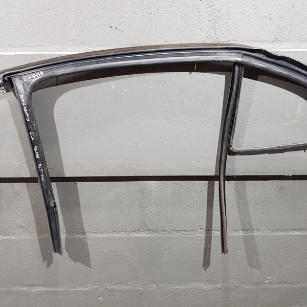 Borracha Canaleta Porta Traseira Direita Fluence Com Avaria