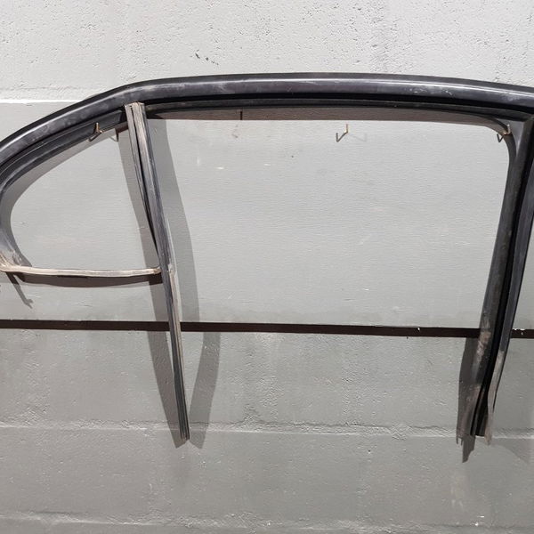Borracha Canaleta Porta Traseira Direita Fluence Com Avaria