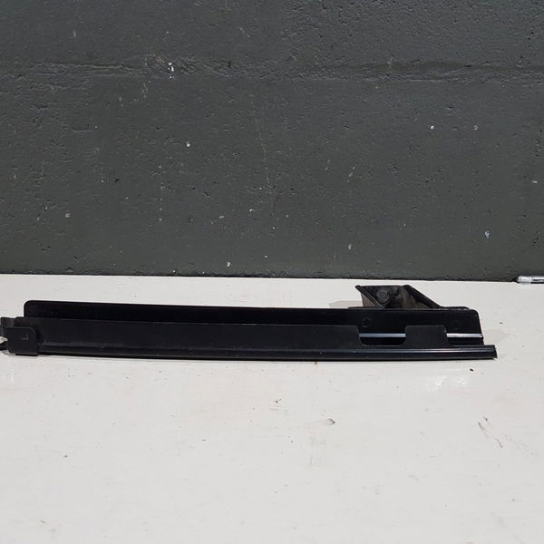 Canaleta Vidro Porta Dianteira Esquerda Renault Fluence 2014