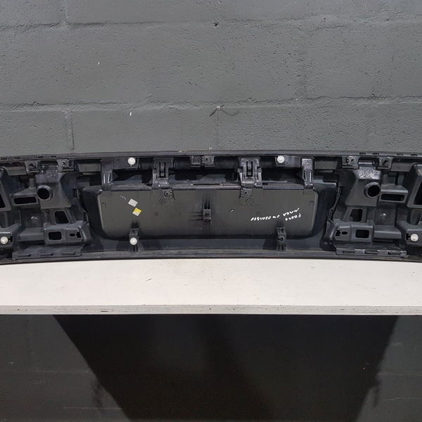 Suporte Placa Moldura Tampa Malas Citroen C4 Picasso 2010