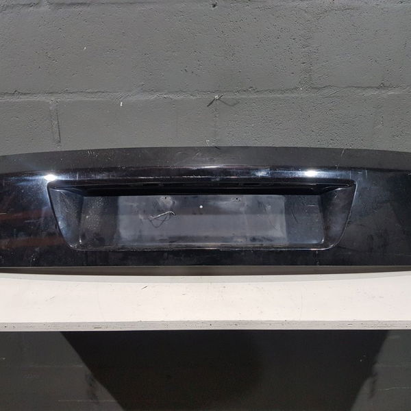 Suporte Placa Moldura Tampa Malas Citroen C4 Picasso 2010