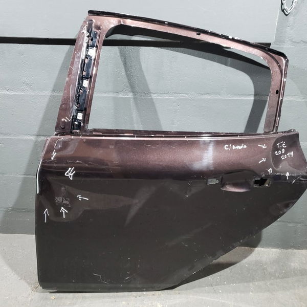 Porta Traseira Esquerda Peugeot 208 2014 Com Detalhes