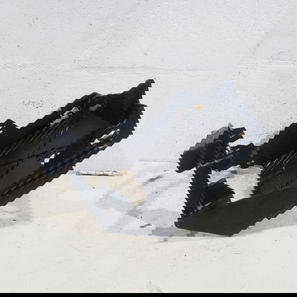 Suporte Caixa Fusiveis Peugeot 406 Sw 2001 Com Detalhe