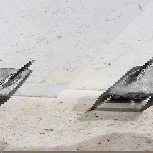 Dobradiça Direita Tampa Porta Malas Peugeot 406 Sw 2001