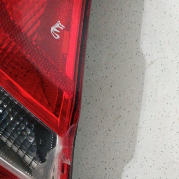 Lanterna Sinaleira Esquerda Renault Clio 2016 Com Detalhe