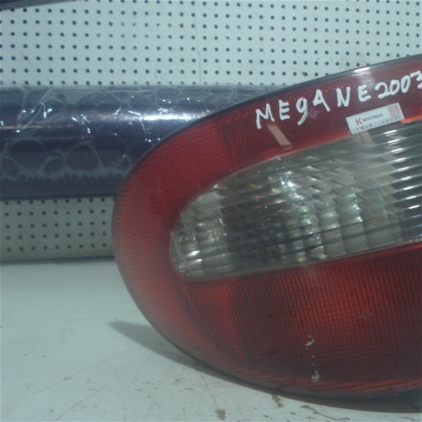 Lanterna Traseira Direita Renault Megane 2003 Pequena Avaria