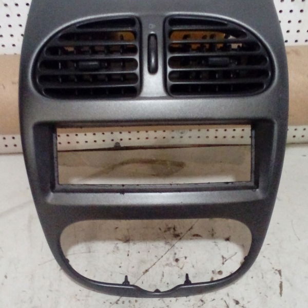 Moldura Central Com Difusor De Ar Peugeot 206 