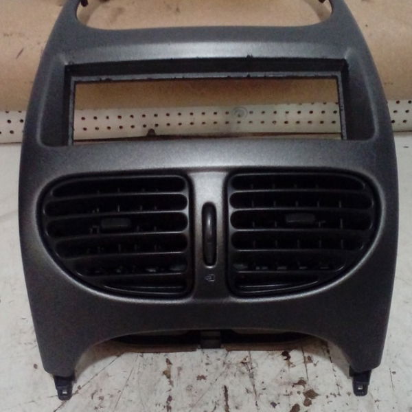 Moldura Central Com Difusor De Ar Peugeot 206 