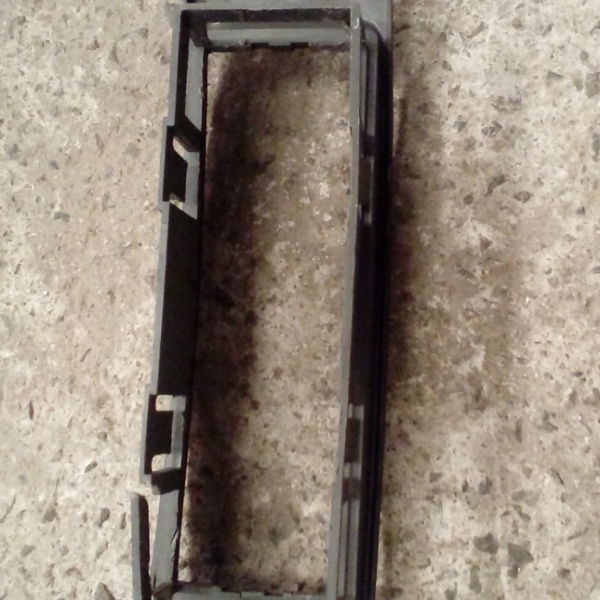 Moldura Central Painel Radio Renault Scenic 1.6 Avariada