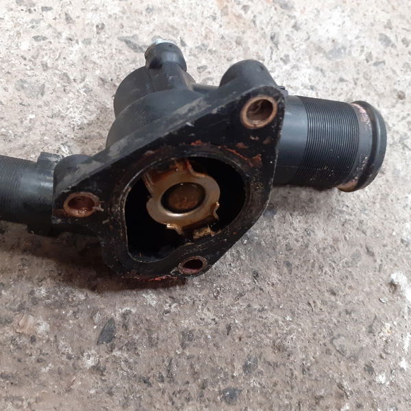 Carcaça Camara Valvula Termostatica Clio 1.0 8v 2000