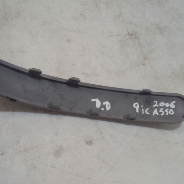 Moldura Dianteiro Direito Puxador Xsara Picasso 1.6 16v