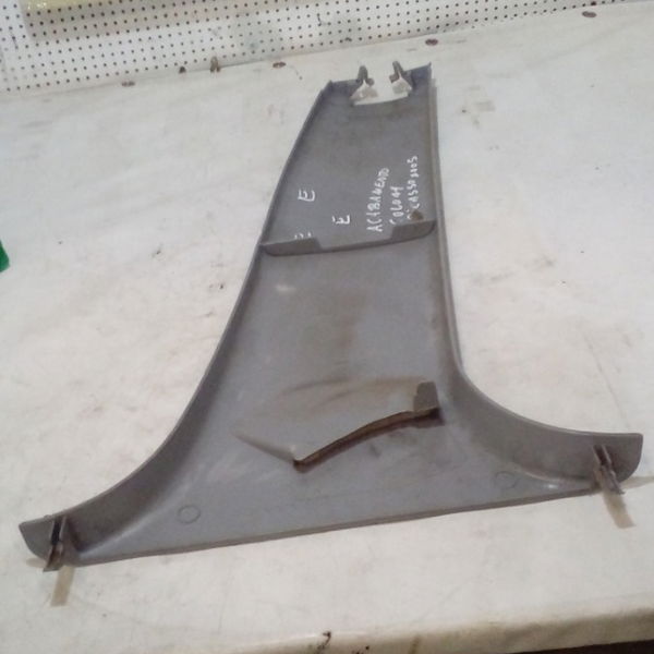 Acabamento Coluna Lateral Esquerda Xsara Picasso 1.6 16v