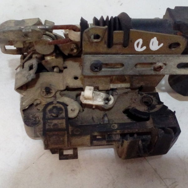 Fechadura Dianteira Direita Renault Megane 03/05