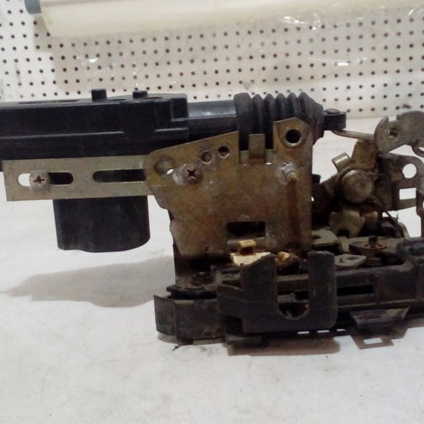 Fechadura Dianteira Esquerda Renault Megane 03/05