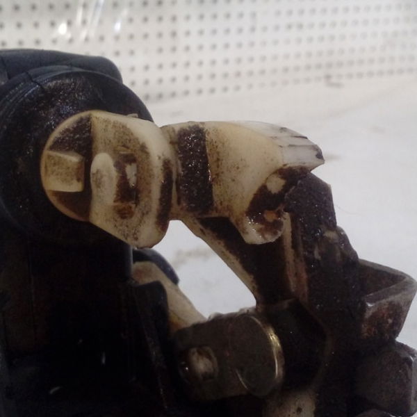 Fechadura Traseiro Esquerda Renault Megane 03/05