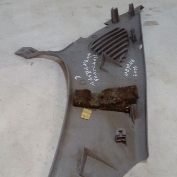 Acabamento Porta Malas Lado Direito Renault Megane 03/05