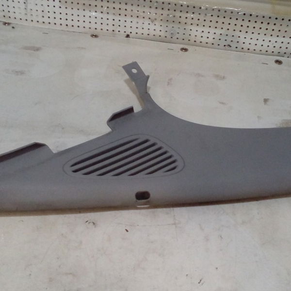 Acabamento Porta Malas Lado Direito Renault Megane 03/05