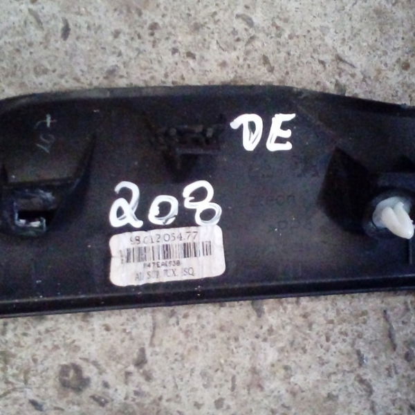 Acabamento Puxador Lado Esquerdo Peugeot 208 9801205477