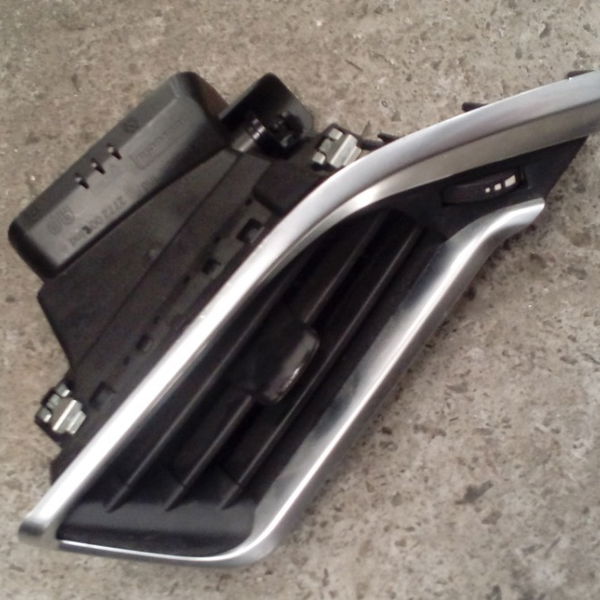 Difusor De Ar Dianteiro Esquerdo Peugeot 208