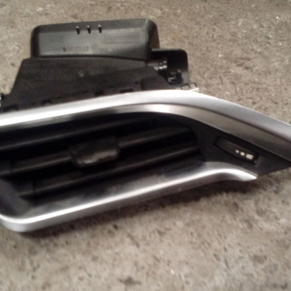 Difusor De Ar Dianteiro Esquerdo Peugeot 208