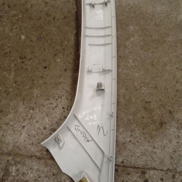 Moldura Coluna Para Brisa Dianteiro Direito Peugeot 208